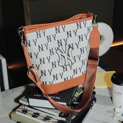 1161 - Túi Bucket Đeo Chéo MLB Big Classic Monogram Jacquard New Bucket Bag New York Yankees 3ABML023N-50CRS [HÀNG CHÍNH HÃNG]