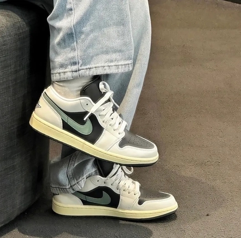 805 -  Giày Nike Air Jordan 1 Low Jade Smoke DC0774 001 [HÀNG CHÍNH HÃNG]