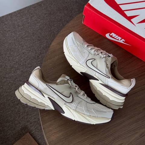 1820 - Giày Nike V2K Run Light Orewood Brown FD0736-103 [HÀNG CHÍNH HÃNG]