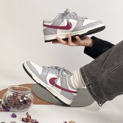 313 -  Giày Nike WMNS Dunk Low 