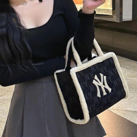 440 -  Túi MLB Monogram Mustang Mini Tote - Black - Code 3AORS1036-50BKS [HÀNG CHÍNH HÃNG]