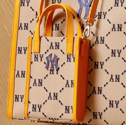 741 -  Túi MLB NY Diamond Monogram - Cellbag Dọc - Beige - Code 3ACRH012N 50BGS [HÀNG CHÍNH HÃNG]