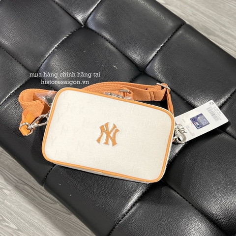 565 -  Túi MLB NY Monogram Chìm Mini - Trắng Kem viền Nâu - Code 3ACRS014N 50CRD [HÀNG CHÍNH HÃNG]