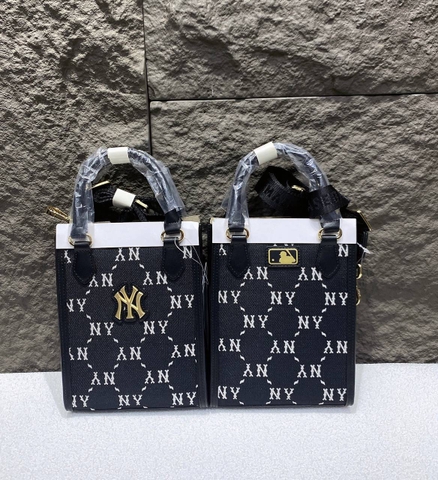 1018 -  Túi MLB NY Dia Monogram Phonebag Dọc - Black Đen - Code 7ACRMDB4N 50BKS [HÀNG CHÍNH HÃNG]