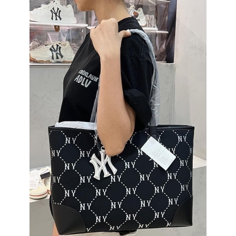 1102 -  Túi MLB Tote Diamond Monogram Jacquard New York Yankees ''Black'' - Code 3AORL014N 50BKS [HÀNG CHÍNH HÃNG]