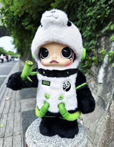 1132 - Gấu Bông Art Toy Mega Space MOLLY 400% Panda POPMART Mega Collection Molly Joy and Panda - Size 30cm [HÀNG CHÍNH HÃNG]