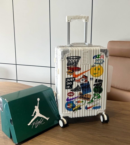 1086 -  Vali Nike Sneakers Silhouette 2024 Trắng Kem Size Cabin 22 Xách Tay  [HÀNG CHÍNH HÃNG]