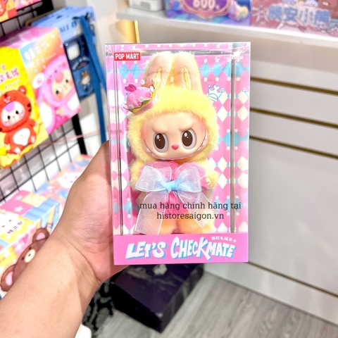1324 - Labubu Queen Labubu Vàng - POPMART THE MONSTERS Let's Checkmate Series-Vinyl Plush Hanging Card 17cm Móc Treo Art Toy [CHÍNH HÃNG]