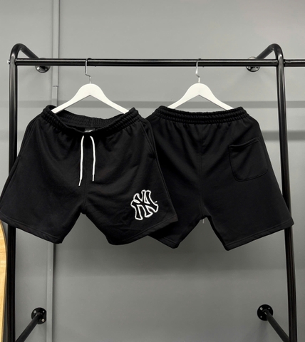 1404 - Quần New Era NY Đen Graphic [HÀNG CHÍNH HÃNG]