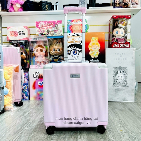 1846 - Vali Fila Vuông Embossed Stripes Hồng Pastel - Mẫu Mới [HÀNG CHÍNH HÃNG]