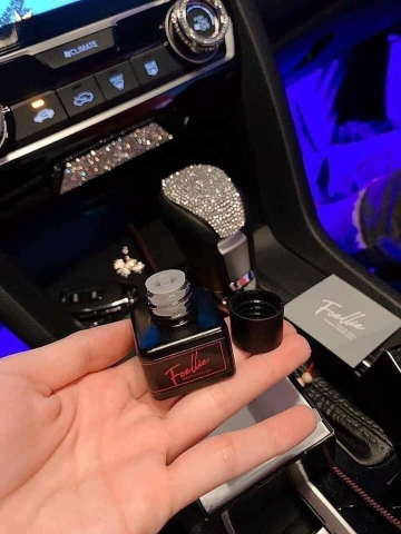 B01-(HĐ) Nước hoa vùng kín FOELLIE màu đen (100ae)