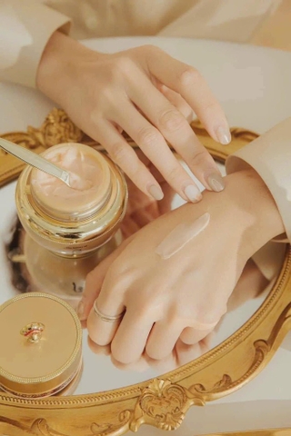 Set kem tái sinh Whoo Bichop tặng tinh chất 250kw (6ea) tăng 1%