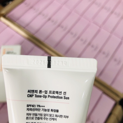 Kem chống nắng nâng tone CNP laboratory SPF42+/ PA+++ 50ml (66ea)