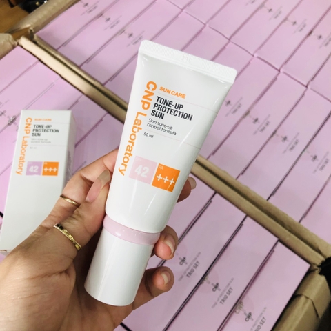 Kem chống nắng nâng tone CNP laboratory SPF42+/ PA+++ 50ml (66ea)