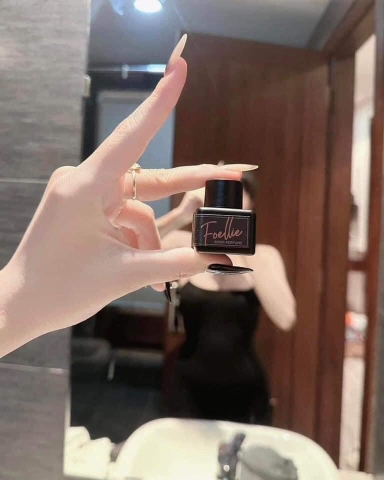 B01-(HĐ) Nước hoa vùng kín FOELLIE màu đen (100ae)