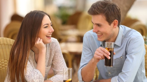 Con Trai Dẻo Miệng Là Kiểu Người Như Thế Nào? Bí Mật Tính Cách Khiến Ai Cũng Dễ Xiêu Lòng