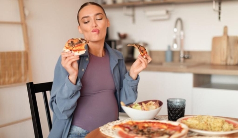 Hậu sản kiêng ăn gì? Những thực phẩm nên tránh sau khi sinh để nhanh phục hồi