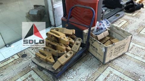Răng gầu cho máy xúc lật- xúc đào SDLG