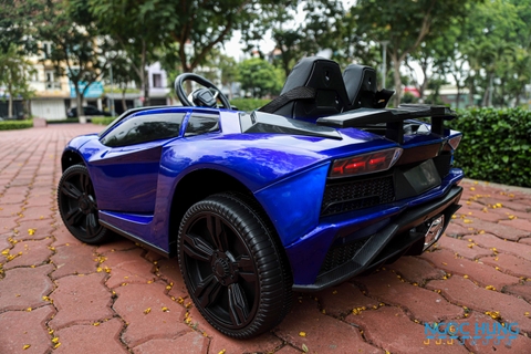 Xe ô tô điện lamborghini có sơn LT-998