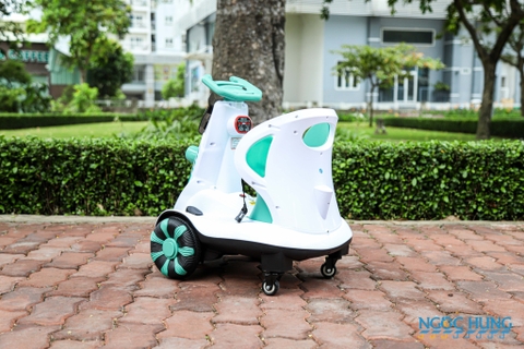 Xe máy điện xoay 360 độ 8988