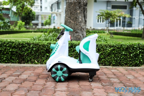 Xe máy điện xoay 360 độ 8988