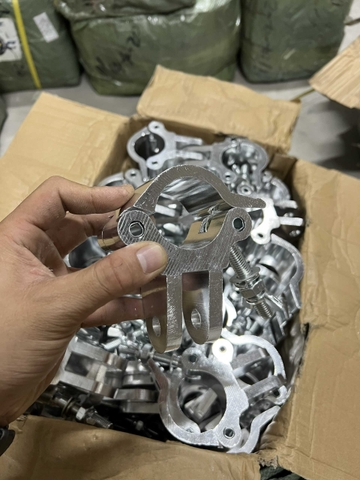 Cùm Nhôm Móc Treo Đơn Có Đuôi