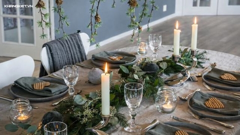 Trang trí bàn ăn Giáng Sinh theo phong cách tối giản Bắc Âu