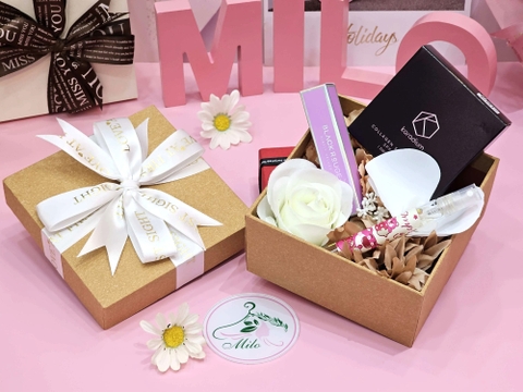 Hộp quà size 3 có hoa nến (14cm x 14cm x 7cm) - mẫu 1