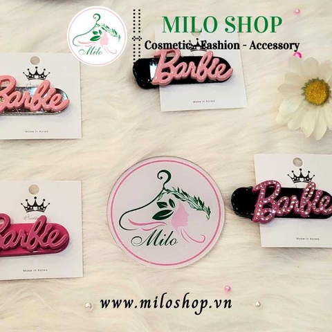Kẹp tóc đính charm chữ Barbie cute
