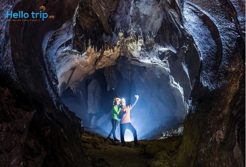 Khám phá vẻ đẹp lộng lẫy bên trong hang Chà Lòi Quảng Bình