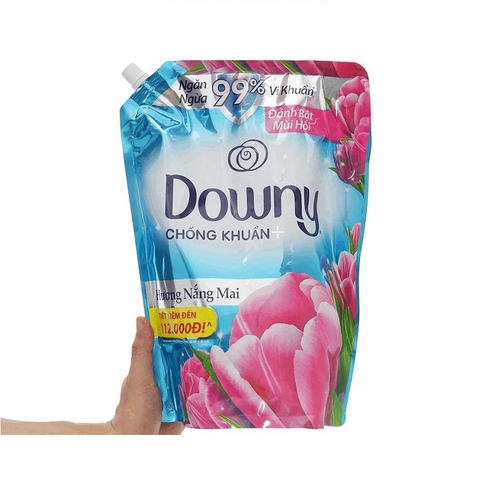 Nước xả vải Downy, chống khuẩn hương nắng mai, túi (2.3lít).