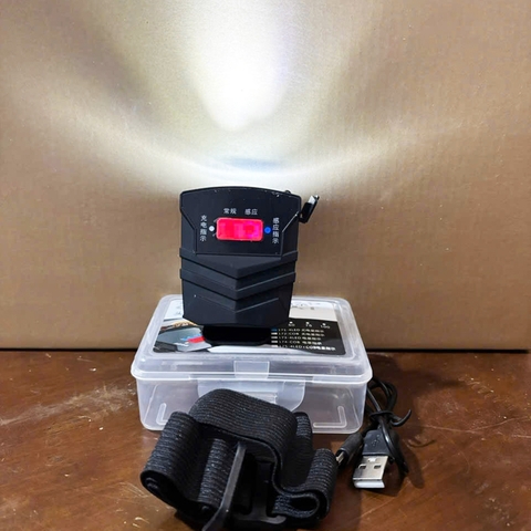 Đèn Kẹp Mũ Giá Rẻ, Đèn 4 Bóng Led, Có Cảm Biến, 2 Chế Độ Sáng Sử Dụng Câu Đêm