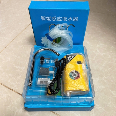 Máy Bơm Nước Rửa Tay, Sục Oxi , Đèn 3 trong 1 Cực Kì Tiện Lợi