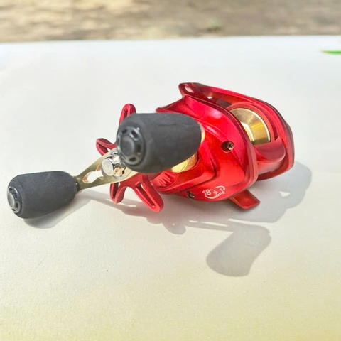 Máy câu cá lure Ngang Đỏ Cối Vàng có tiếng drag khi xả spoon Chuyên lure lóc chẽm, Tải cá 10kg