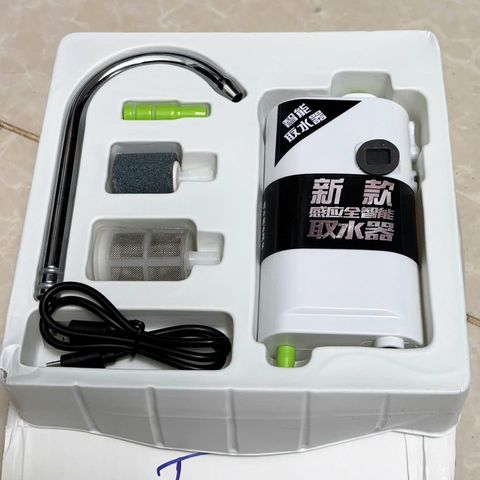 Máy Bơm Nước Rửa Tay, Sục Oxi , Đèn 3 trong 1 Cực Kì Tiện Lợi