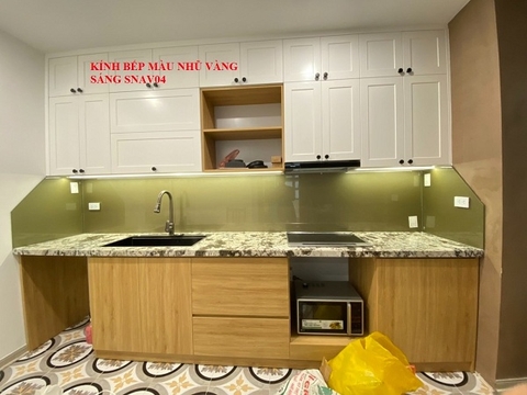 Kính ốp bếp màu ánh vàng sáng