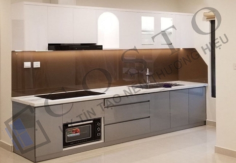 Kính ốp bếp màu nâu
