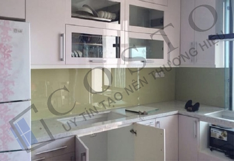 Kính ốp bếp màu xanh úa