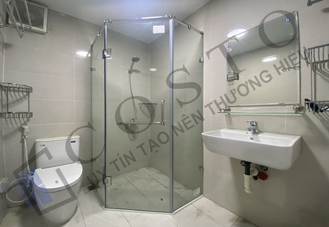 Phòng Tắm Kính 135 Độ