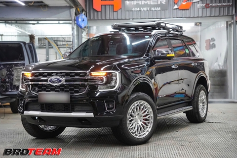 Gói độ Ford Everest màu đen nhẹ lột xác tinh tế với phong cách thời thượng