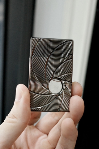Bật Lửa Derui - Xoáy lỗ - Phiên Bản Màu Đen