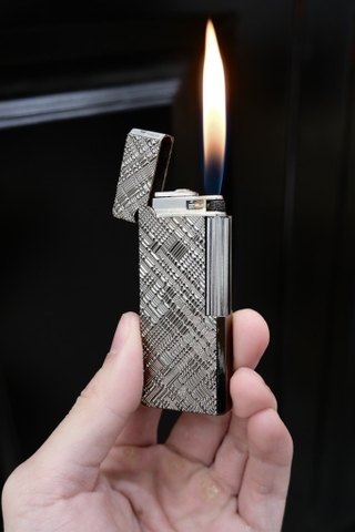 Bật Lửa Quẹt Ngang - Vân Xước Chéo- phiên bản Đen