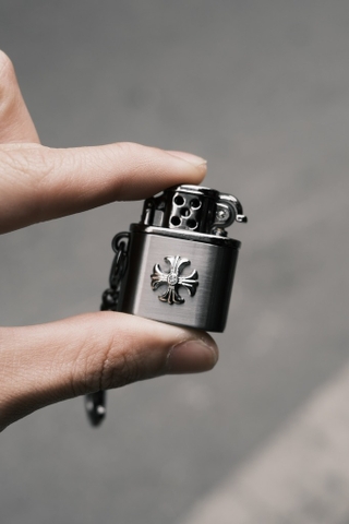 Bật Lửa Mini Chrome Đen Bóng - kèm Móc Treo