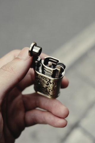 Bật Lửa Mini hoa văn - Đồng