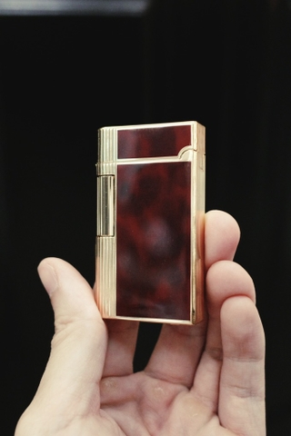 Derui Dunhill Mỏng Đỏ Đô - Viền Vàng