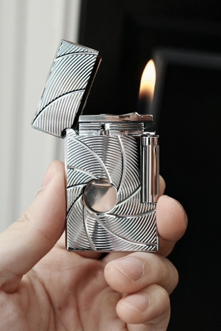 Bật Lửa Derui - Xoáy lỗ - Phiên Bản Màu Bạc