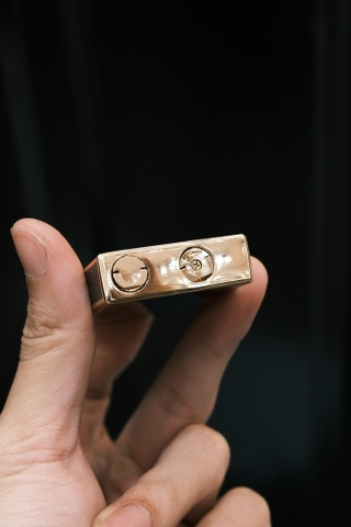 Bật Lửa Derui - Viền Vàng 4 Góc -Phiên Bản Sơn Mài Đen