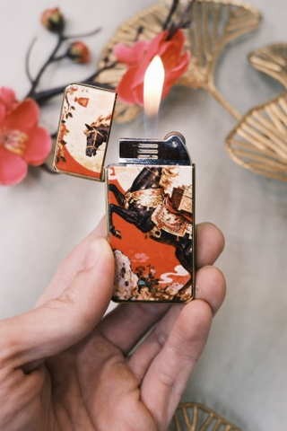 Bật Mỏng Bánh Xe - Ngựa Đen Nền Đỏ