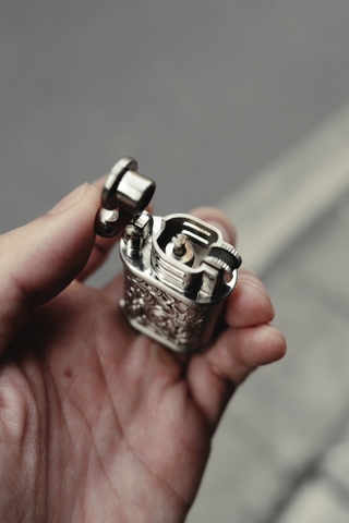 Bật Lửa Mini hoa văn - Bạc