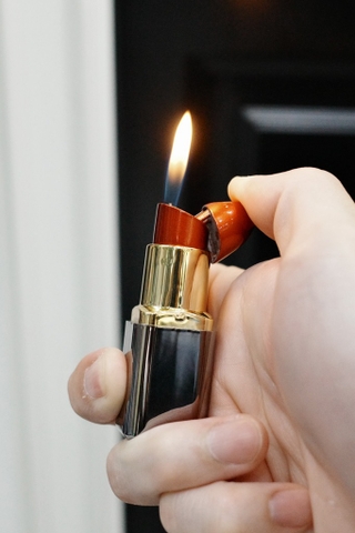 Bật Lửa Độc Lạ - Phiên Bản Son Môi
